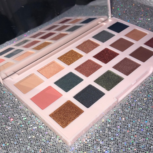 🌸Ciate London Editor Palette - New England - Picture 4 of 8
